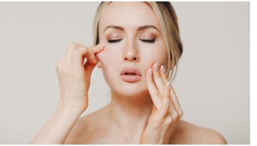 Come mantenere la pelle elastica con creme e integratori