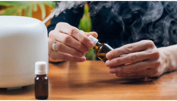 Aromaterapia: gli oli essenziali e benefici per la mente e il corpo